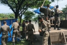 Satpol PP Padang Tertibkan PKL Berjualan di Atas Drainase dan Badan Jalan