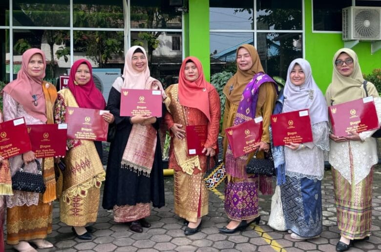 Sembilan ASN MAN 3 Padang Terima Satyalancana Sembilan ASN MAN 3 Padang Terima Satyalancana