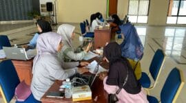 Siswa Kurang Mampu di Padang Panjang Terima Bantuan Perlengkapan Sekolah Gratis