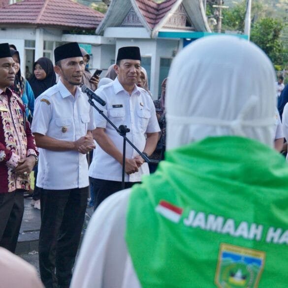 Tiba di Kampung Halaman, Jemaah Haji Disambut Hangat di Balai Kota
