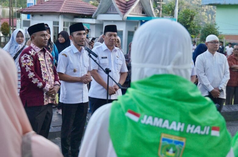 Tiba di Kampung Halaman, Jemaah Haji Disambut Hangat di Balai Tiba di Kampung Halaman, Jemaah Haji Disambut Hangat di Balai Kota