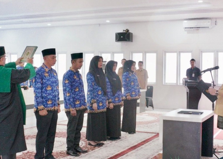 Wali Kota Padang Panjang Lantik 61 PPPK, Tekankan Profesionalisme dan Dedikasi