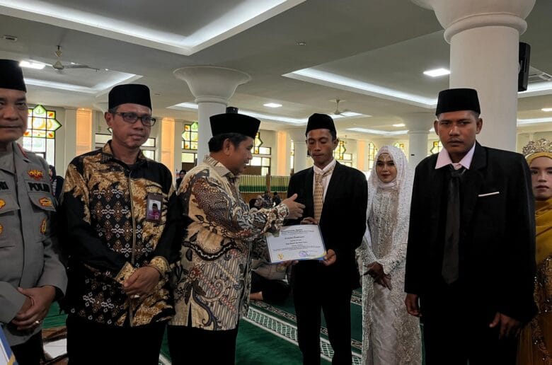 15 Pasangan Ikut “Nikah Bareng” di HJK Kota Padang ke-356 15 Pasangan Ikut “Nikah Bareng” di HJK Kota Padang ke-356