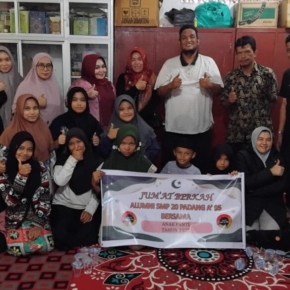 Alumni SMPN 20 Padang Angkatan 95 Tebar Kebaikan Lewat Program Jumat Berkah
