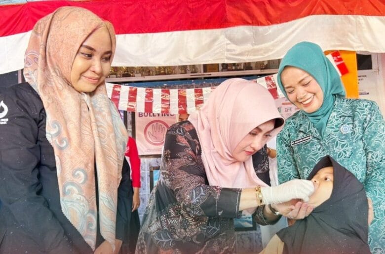 Cegah Stunting, Maria Feronika Salurkan Asupan Gizi Balita di Pasar Usang