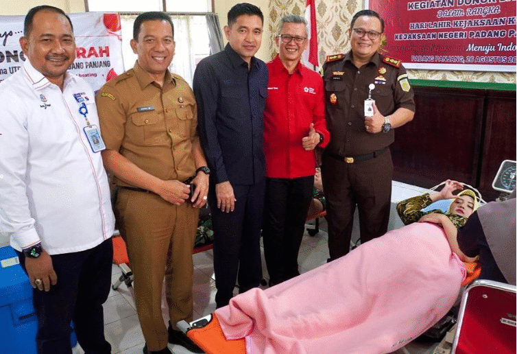 HUT Kejaksaan ke-80, Kejari Padang Panjang Gelar Donor Darah Lintas Instansi HUT Kejaksaan ke-80, Kejari Padang Panjang Gelar Donor Darah Lintas Instansi