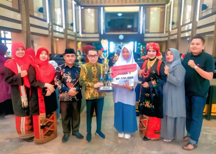 Hebat! Siswi MAN Sawahlunto Raih Juara Lomba Puisi Sumbar
