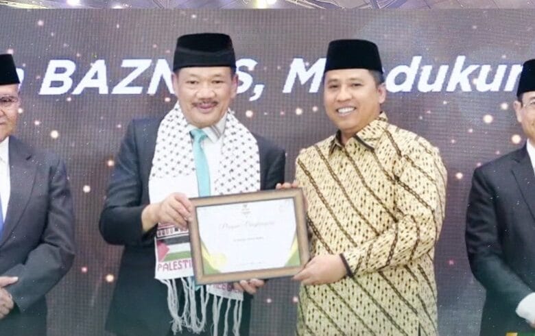 Hendri Arnis Dinobatkan Sebagai Kepala Daerah Pendukung Gerakan Zakat Hendri Arnis Dinobatkan Sebagai Kepala Daerah Pendukung Gerakan Zakat