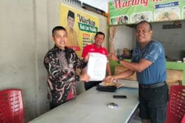 Pengprov PBSI Sumbar Serahkan SK Pelantikan kepada Ketua PBSI Kota Padang Terpilih 