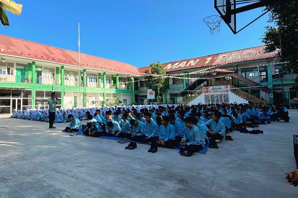 MAN 1 Padang Gelar Muhadharah Rutin Setiap Jumat Pagi, Latih Keberanian Bicara dan Karakter Siswa