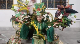 Meriahkan HUT Ke-356 Kota Padang, MAN 3 Padang Tampilkan Kostum Pical di Karnaval Kota Tua