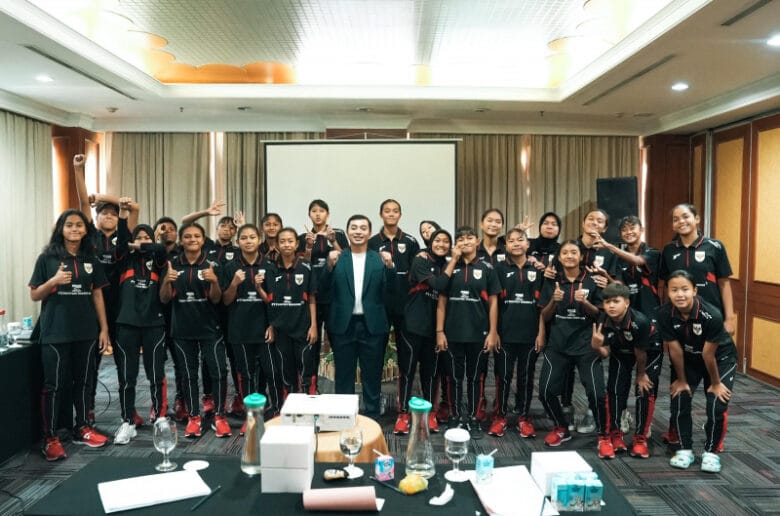 Pelatihan Media dan Komunikasi untuk Timnas Putri U-16 demi Kemampuan Pelatihan Media dan Komunikasi untuk Timnas Putri U-16 demi Kemampuan Komunikasi Pemain
