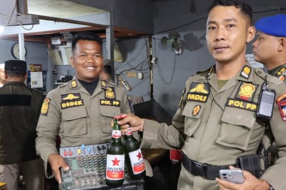 Satpol PP Padang Tertibkan Kafe Karaoke Tak Berizin di Indarung dan Kuranji