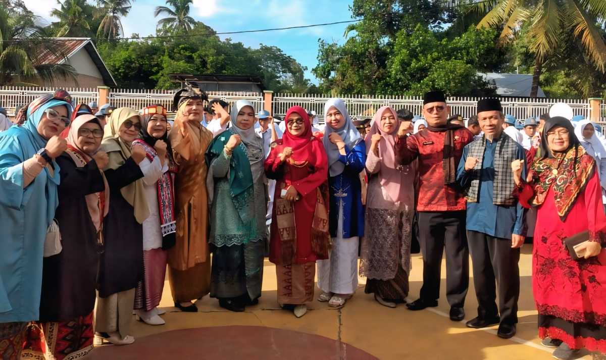 Semarak Budaya Nusantara Warnai Upacara Peringatan HUT ke-80 Kemerdekaan RI di MAN 3 Padang