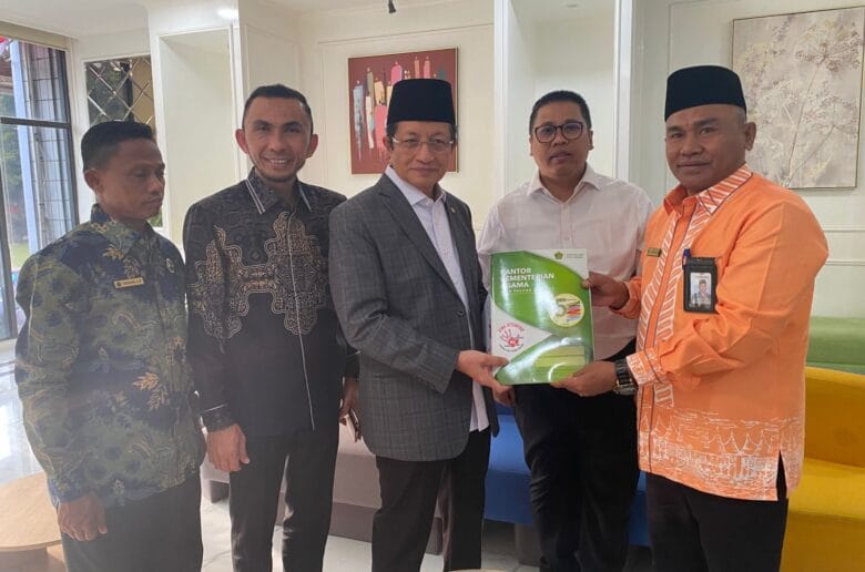 Temui Menag, Wako Hendri Arnis Usulkan Pemisahan MAN dan Pendirian MIN Temui Menag, Wako Hendri Arnis Usulkan Pemisahan MAN dan Pendirian MIN Pertama