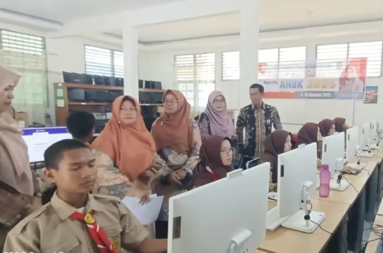 Tim Kemenag Kota Padang Monev Pelaksanaan ANBK di MAN 3 Padang Tim Kemenag Kota Padang Monev Pelaksanaan ANBK di MAN 3 Padang