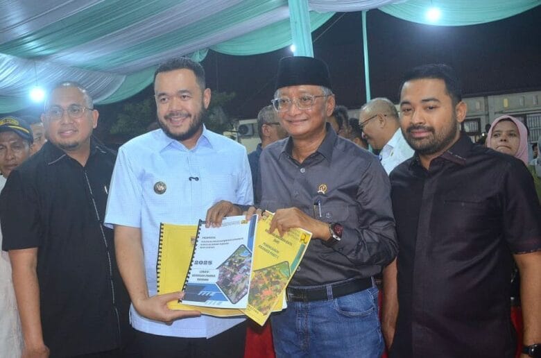 Wako Fadly Apresiasi Legislator Pusat, Rp9,9 Miliar Mengalir ke Padang Wako Fadly Apresiasi Legislator Pusat, Rp9,9 Miliar Mengalir ke Padang