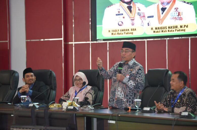 Wawako Padang Sosialisasikan Program Smart Surau di Lokakarya MAN 3 Wawako Padang Sosialisasikan Program Smart Surau di Lokakarya MAN 3