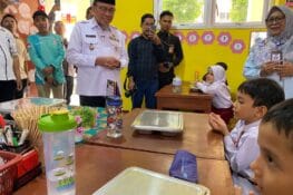 Wawako Padang Tinjau Program Makan Bergizi Gratis di SDN 24 Ujung Gurun