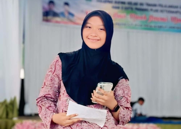 Hilmya Quratu Aini, siswi MAN 3 Padang, berhasil meraih Juara Harapan 1 dalam Lomba Menulis Surat se-Sumatera Barat.