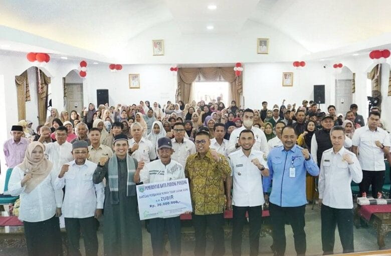 108 Warga Terima Bantuan Perbaikan Rumah Tidak Layak Huni 108 Warga Terima Bantuan Perbaikan Rumah Tidak Layak Huni