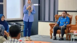 Teks foto: Pemimpin Cabang Bank Nagari Painan bersama tim Kantor Pusat memberikan sosialisasi layanan digital SmartExT kepada pelaku usaha di Painan, Kabupaten Pesisir Selatan, Jumat (20/9/2025). (Ist.)