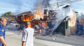 Kebakaran melanda empat unit rumah toko (ruko) di Jorong Limbanang Baruah, Nagari Limbanang, Kecamatan Suliki, Kamis pagi (18/9/2025) sekitar pukul 07.50 WIB.