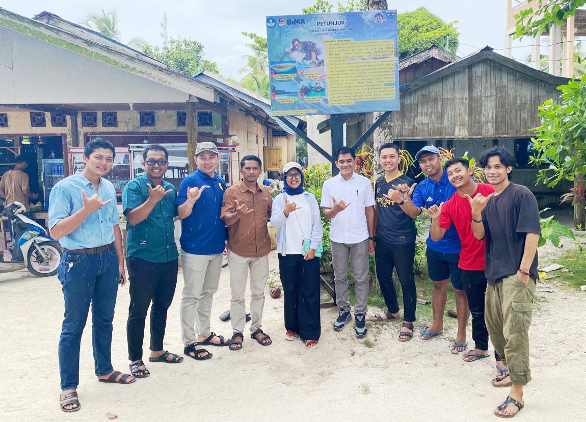 Gelar Pengabdian Masyarakat di Mentawai, FIK UNP Kembangkan Sport Tourism Surfing untuk Pemberdayaan Ekonomi Lokal