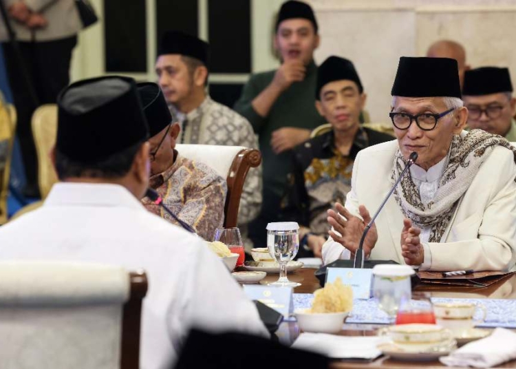 Prabowo Subianto menggelar silaturahmi lintas agama dan politik di Istana Negara, komitmen persatuan bangsa.