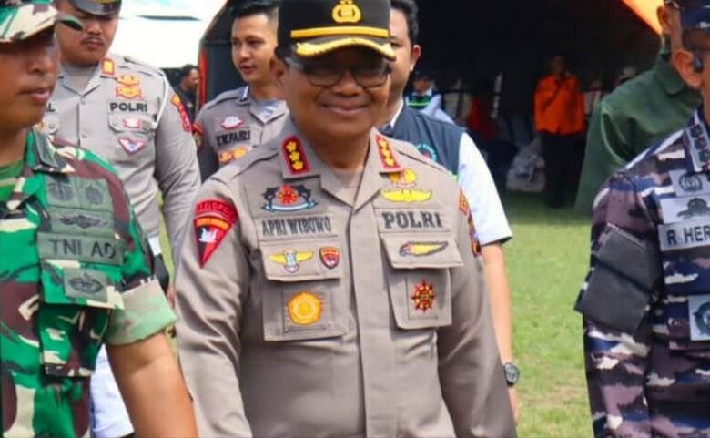 simulasi-megathrust-padang-apri-wibowo-2025 Kapolresta Padang Apri Wibowo bersama unsur TNI, Polri, dan BPBD dalam simulasi bencana megathrust di Lapangan Imam Bonjol, Padang, 3 September 2025.