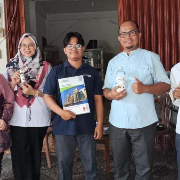 Produksi Lebih Efisien, IKM LIVCO Pariaman Dapat Sentuhan Redesain dari Dosen Politeknik ATI Padang