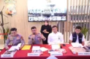 Kabid Humas Polda Jabar Kombes Pol Hendra Rochmawan menyampaikan keterangan pers terkait kasus pembunuhan satu keluarga di Indramayu.