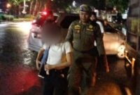 Satpol PP Padang mengamankan 26 remaja dari kos-kosan, penginapan, dan kafe karaoke dalam razia Kamis dini hari (11/9/2025).