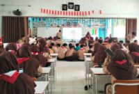 Guru dan siswa MAN 3 Kota Padang antusias mengikuti Pelatihan Koding Dasar bersama Ruang Guru dan Kemenag Sumbar, Kamis (11/9/2025).