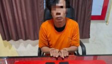 Satresnarkoba Polres Kuansing menangkap pria asal Padang berinisial AM (43) dengan barang bukti 17 paket sabu siap edar di Desa Siberakun, Benai. 
