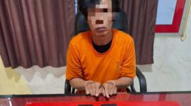 Satresnarkoba Polres Kuansing menangkap pria asal Padang berinisial AM (43) dengan barang bukti 17 paket sabu siap edar di Desa Siberakun, Benai. 
