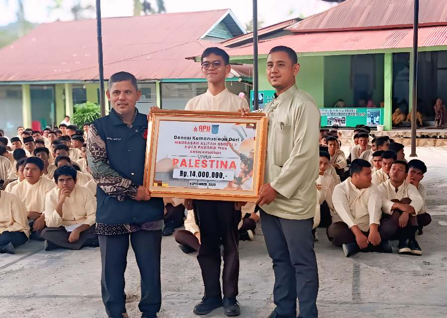 MAN 3 Kota Padang Wujudkan Generasi Peduli Lewat Habasing dan Aksi Sosial