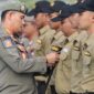 Kepala Satpol PP Kota Padang, Candra, saat melantik personel Satgas PAM dengan fokus tugas mengamankan kawasan Pasar Raya Padang, Jalan Permindo, hingga Pantai Padang. (Ist.)