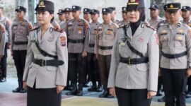 Sertijab Kasat Lantas Polres Pasaman Barat, dari AKP Rina Aryanti (kiri) kepada AKP Nanin Aprilia Fitriani (kanan). (Ist.)