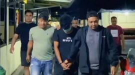 Tim Black Spider Polres Solok Kota berhasil mengungkap kasus penggelapan uang Rp16 juta lebih di Toko Axera Point. Pelaku ditangkap bersama barang bukti sepeda motor dan invoice penjualan. (Ist.)