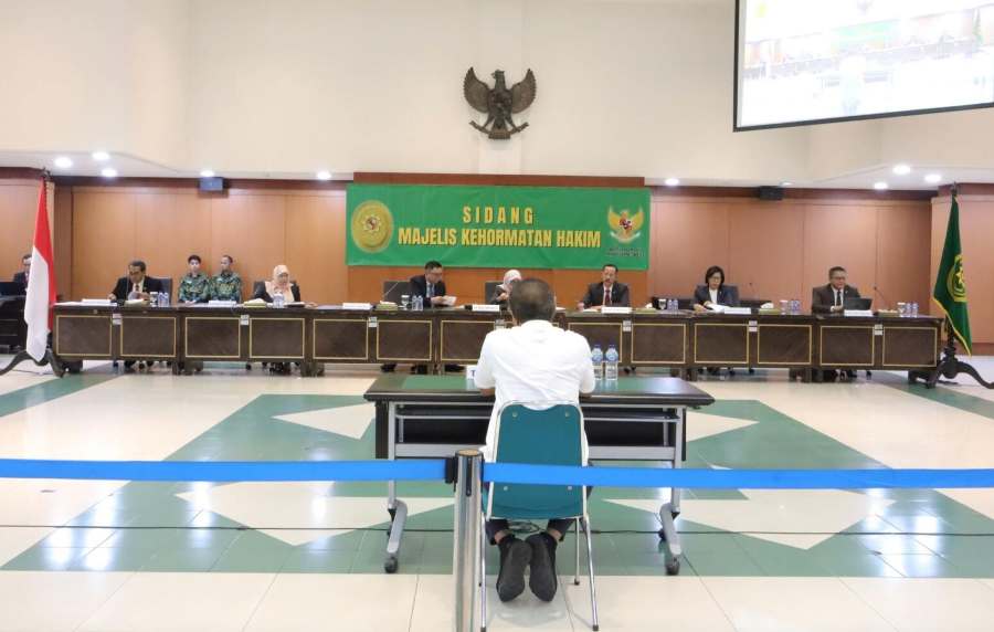 KY-MA Pecat Tidak Hormat Hakim karena Skandal Asmara dan Pelecehan