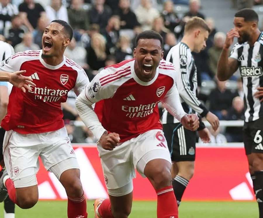 Hasil Liga Inggris Tadi Malam: Drama 90 Menit! Gol Telat Gabriel Bawa Arsenal ‘Sikat’ Newcastle, Liverpool Terancam di Puncak Klasemen