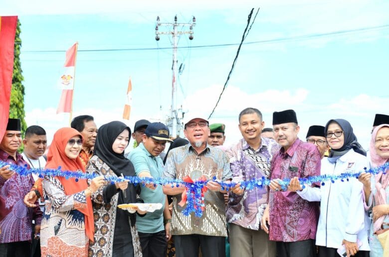 Maigus Nasir Resmikan Jalan Swadaya Warga di Gunung Pangilun