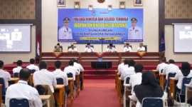 Wali Kota Payakumbuh, Zulmaeta, saat memberikan sambutan pada acara pembukaan seleksi terbuka jabatan eselon II, menekankan pentingnya profesionalisme dan integritas dalam birokrasi. (Ist.)