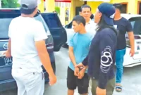 Tim Opsnal Satreskrim Polres Padang Pariaman saat mengamankan pelaku pencurian ponsel dan pengurasan uang rekening, yang berhasil ditangkap di Kuranji Hilir, Kecamatan Sungai Limau, Kabupaten Padang Pariaman, Sabtu (20/9/2025). (Ist.)