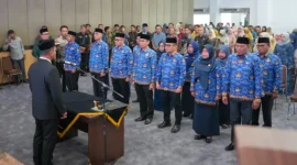 Bupati Solok, Jon Firman Pandu memimpin pelantikan dan pengambilan sumpah 14 pejabat pimpinan tinggi pratama di Aula Gedung C Setda Kabupaten Solok. (Ist.)