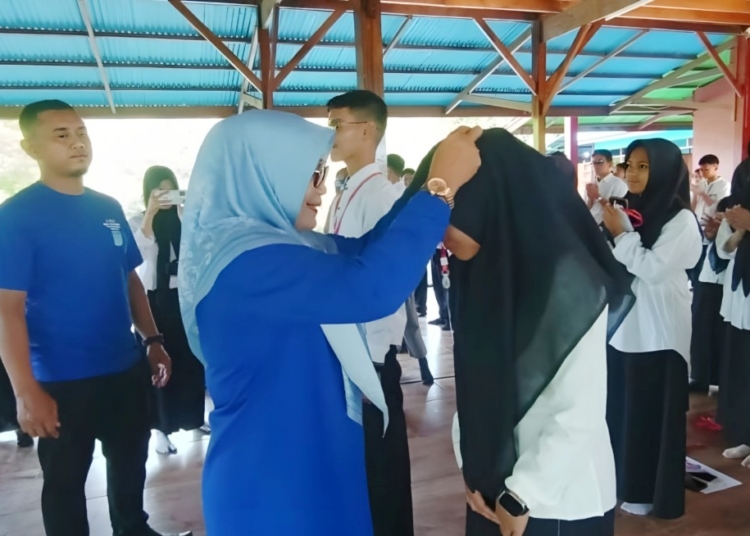 Siswa MAN 3 Kota Padang berpartisipasi dalam kegiatan LDKS 2025 di Villa Biru Lumin, mengikuti pelatihan kepemimpinan secara intensif.