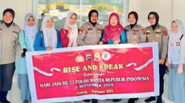 Dalam rangka HUT Polwan ke-77, Polwan Polresta Padang gelar kegiatan Goes to School di sejumlah sekolah, Jumat (12/9/2025). Mereka beri edukasi kenakalan remaja, bijak bermedsos, serta pentingnya disiplin. (Ist.)
