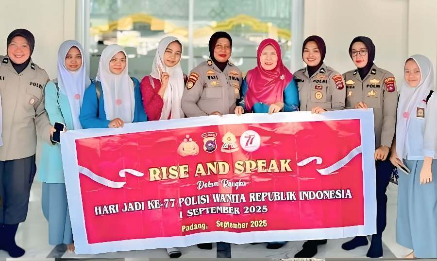 HUT Polwan ke-77, Polwan Polresta Padang Gelar ‘Goes to School’ di Sejumlah Sekolah