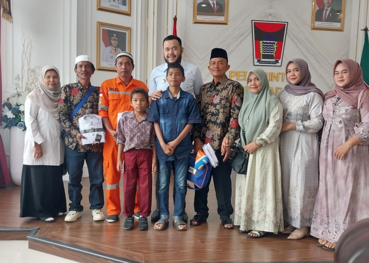 Tiga Petugas DLH dan PUPR Padang Diberangkatkan Umrah Gratis